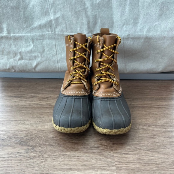 L.L. Bean Shoes - L.L. bean boots- womens size 9- Classic 8” ‘Bean Boots’ unlined